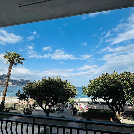 Case Vacanze Di Isabella Stoia Giardini Naxos Dış mekan fotoğraf